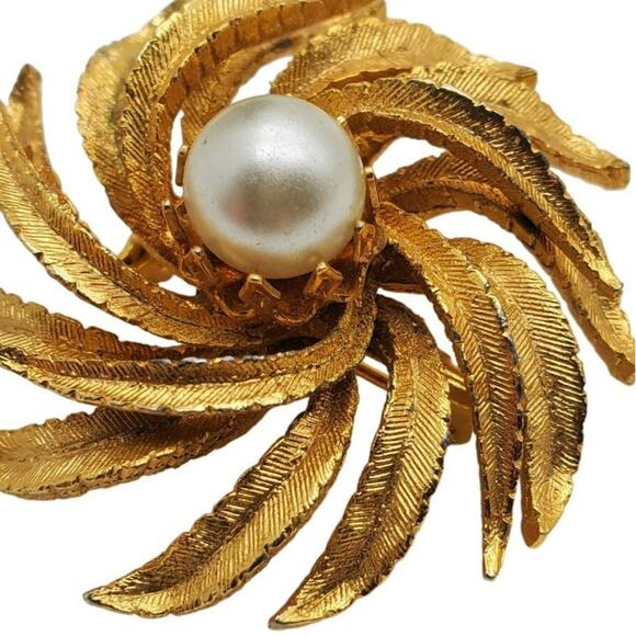 Retro Pearl Sunburst Brooch Brushed Gold Tone Fireworks Classic Pinwheel Pin 60s - Picture 5 of 7